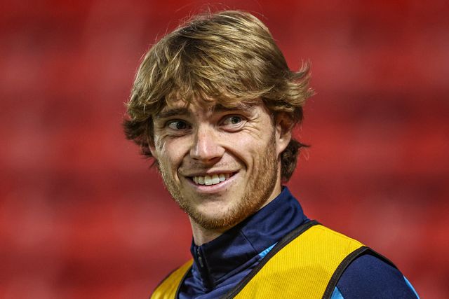 Luca Connell of Barnsley warms up on the sidelines during the Sky Bet League One match Barnsley vs Blackpool at Oakwell, Barnsley, United Kingdom on 02 September 2026

(Photo by Alfie Cosgrove/News Images)