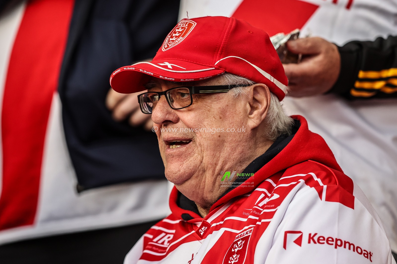 Hull KR fans sing ‘A little respect’ before the game during the 2025 Betfred Super League Grand Final Hull KR v Wigan Warriors at Old Trafford, Manchester, United Kingdom, 11th October 2025

(Photo by Alfie Cosgrove/News Images)