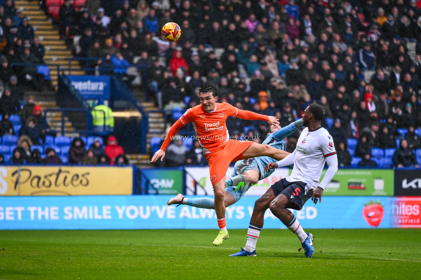 Kyle Joseph of Blackpool scores to make it 0-1 during the Sky Bet League 1 match Bolton Wanderers vs Blackpool at Toughsheet Community Stadium, Bolton, United Kingdom, 23rd November 2024

(Photo by Craig Thomas/News Images)