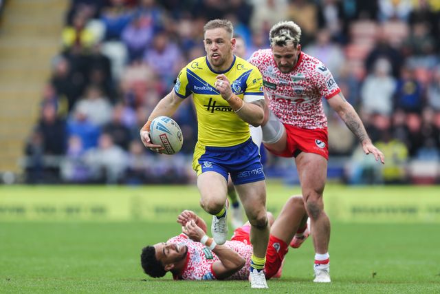 Matt Dufty of Warrington Wolves breaks with the ball during the Betfred Super League Round 8 match Leigh Leopards vs Warrington Wolves at Leigh Sports Village, Leigh, United Kingdom, 19th April 2025

(Photo by Gareth Evans/News Images)