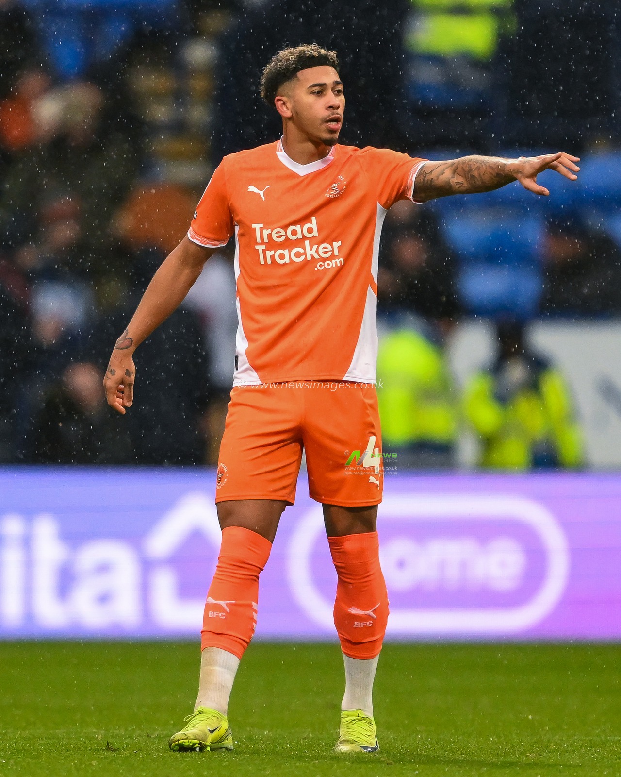 Jordan Lawrence-Gabriel of Blackpool gives his team instructions during the Sky Bet League 1 match Bolton Wanderers vs Blackpool at Toughsheet Community Stadium, Bolton, United Kingdom, 23rd November 2024

(Photo by Craig Thomas/News Images)