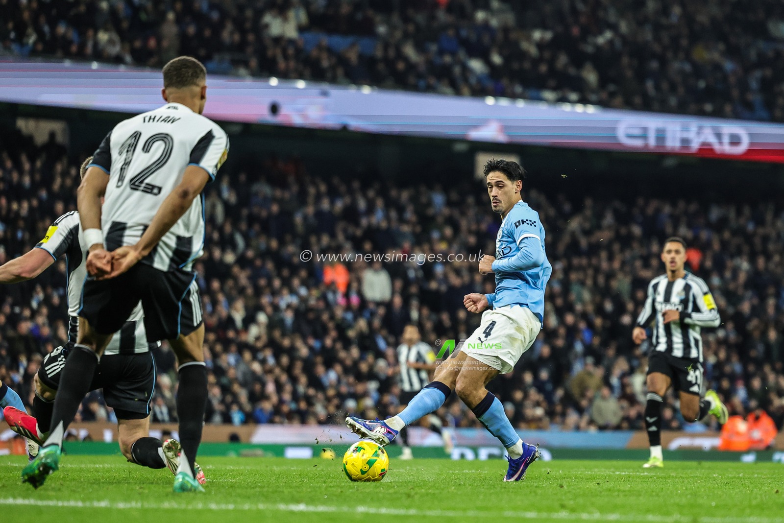 Tijjani Reijnders of Manchester City shoots on goal during the Carabao Cup Semi-Final second leg match Manchester City vs Newcastle United at Etihad Stadium, Manchester, United Kingdom, 4th February 2026

(Photo by Mark Cosgrove/News Images)