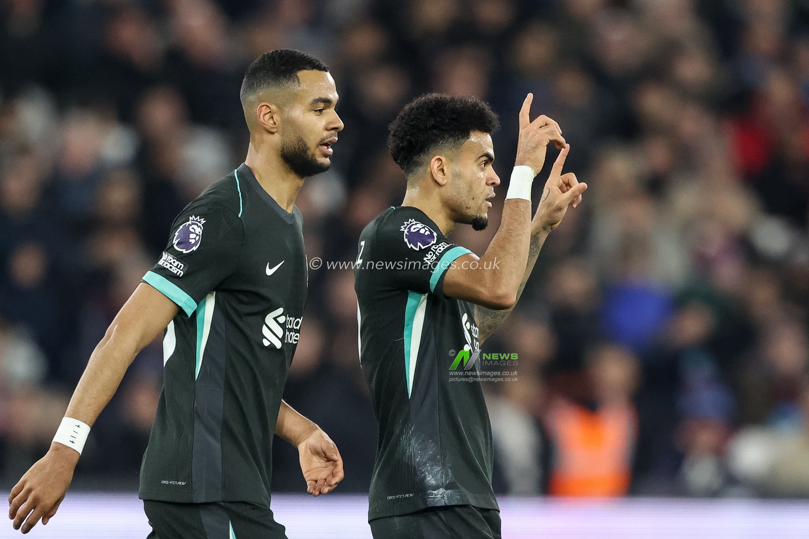 Luis DÃ­az of Liverpool celebrates his goal to make it 0-1 during the Premier League match West Ham United vs Liverpool at London Stadium, London, United Kingdom, 29th December 2024

(Photo by Alfie Cosgrove/News Images)