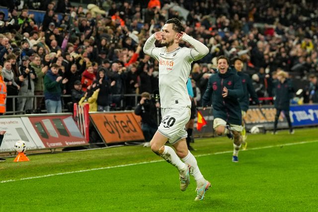 Liam Cullen of Swansea City celebrates scoring a goal during the Sky Bet Championship match Swansea City vs Preston North End at Swansea.com Stadium, Swansea, United Kingdom on 24 February 2026

(Photo by Andrew Lewis/News Images)