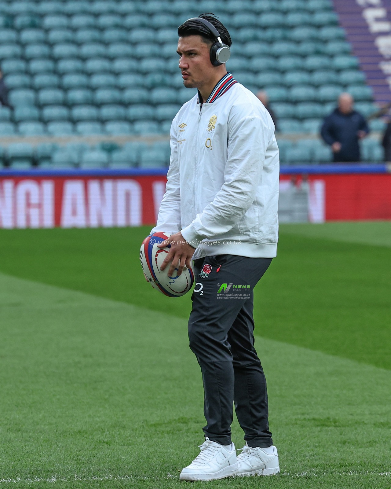 Marcus Smith of England arrives during the Autumn Nations Series match England vs Japan at Allianz Stadium,, Twickenham, United Kingdom, 24th November 2024

(Photo by Mark Cosgrove/News Images)