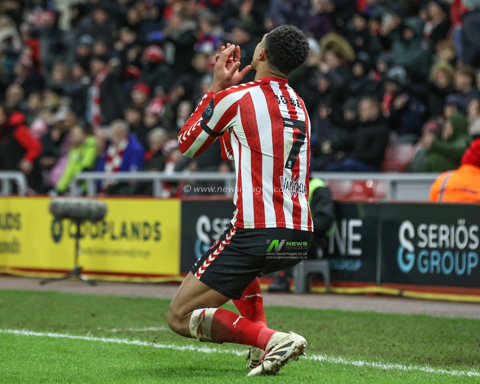 Jobe Bellingham of Sunderland reacts during the Sky Bet Championship match Sunderland vs Sheffield United at Stadium Of Light, Sunderland, United Kingdom, 1st January 2025

(Photo by Alfie Cosgrove/News Images)