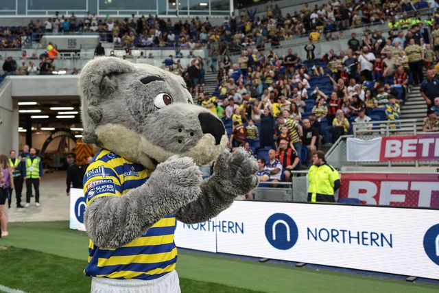 Warrington Wolves mascot Wolfie wins the half time mascot race during the Betfred Super League Magic Weekend match Leigh Leopards vs Warrington Wolves at Hill Dickinson Stadium, Liverpool, United Kingdom on 04 July 2026

(Photo by Mark Cosgrove/News Images)