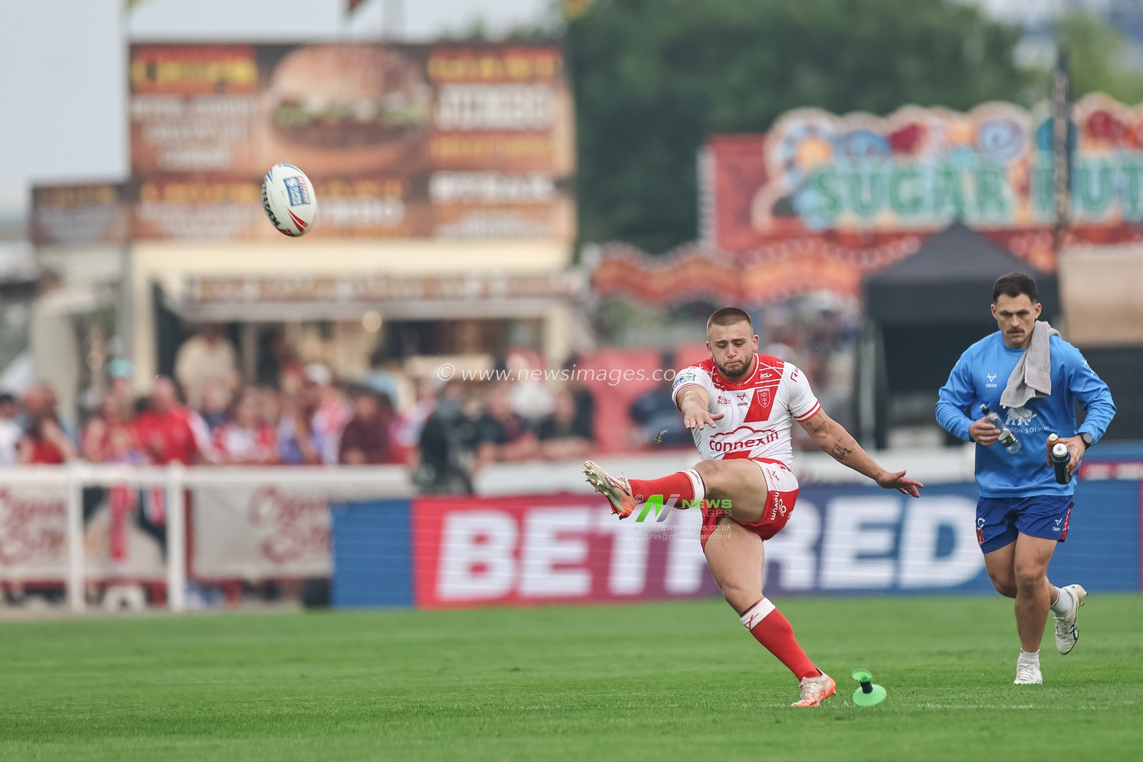 Mikey Lewis of Hull KR kicks the ball right to left to get the game underway during the Betfred Super League Round 14 Hull KR vs Catalans Dragons at Sewell Group Craven Park, Kingston upon Hull, United Kingdom, 13th June 2025

(Photo by Mark Cosgrove/News Images)