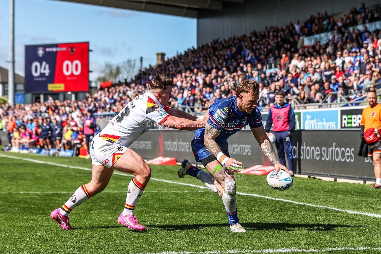 Tom Johnstone of Wakefield Trinity goes over for a try during the Betfred Super League round 8 match Wakefield Trinity vs Bradford Bulls at DIY Kitchens Stadium, Wakefield, United Kingdom on 18 April 2026

(Photo by Alfie Cosgrove/News Images)