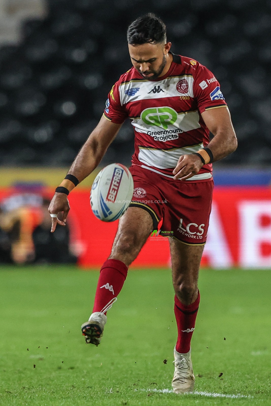 Bevan French of Wigan Warriors in action during the game during the Betfred Super League Round 2 match Hull FC vs Wigan Warriors at MKM Stadium, Hull, United Kingdom, 21st February 2025

(Photo by Alfie Cosgrove/News Images)