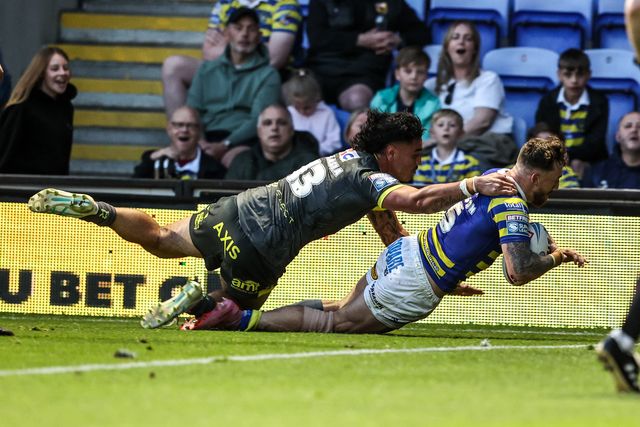 Matty Ashton of Warrington Wolves goes over for a try during the Betfred Super League round 15 match Warrington Wolves vs Leeds Rhinos at The Halliwell Jones Stadium, Warrington, United Kingdom on 18 June 2026

(Photo by Alfie Cosgrove/News Images)