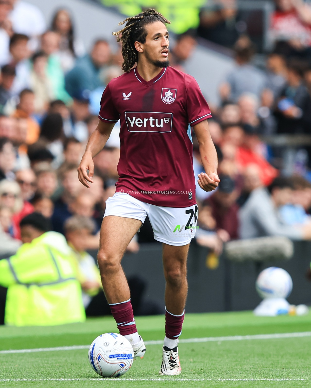 Hannibal Mejbri of Burnley during the Sky Bet Championship match Burnley vs West Ham United at Turf Moor, Burnley, United Kingdom on 16 August 2026

(Photo by Jorge Horsted/News Images)
