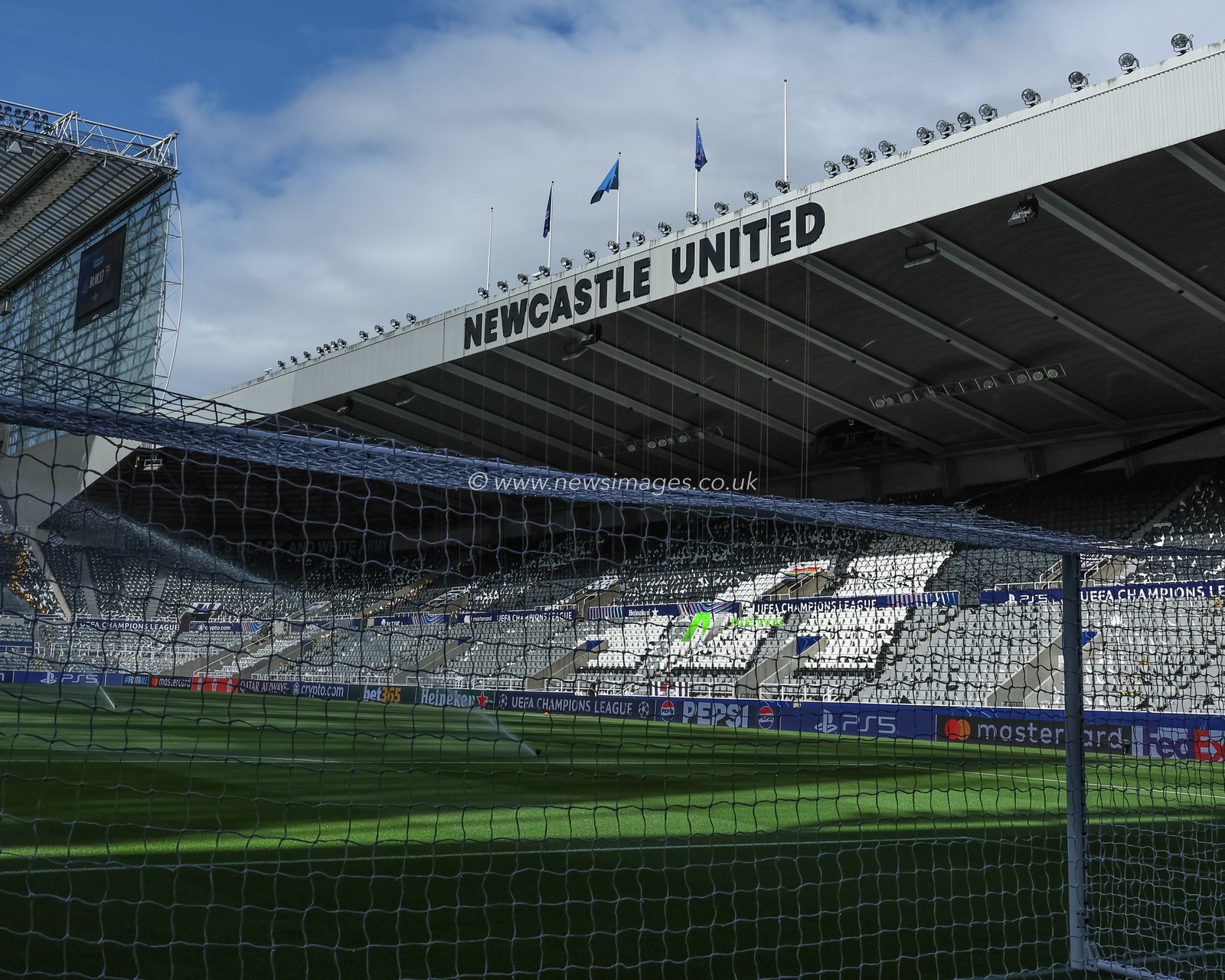 A general view of St Jamesâ€™s Park during the UEFA Champions League 2025/26 Phase MD1 Newcastle United vs Barcelona at St James's Park, Newcastle, United Kingdom, 18th September 2025

(Photo by Mark Cosgrove/News Images)