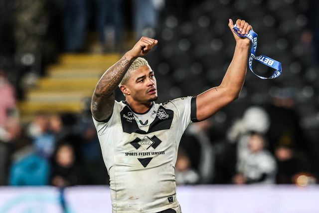 Will Pryce of Hull FC celebrates the win with the fans during the Betfred Super League round 1 match Hull FC vs Bradford Bulls at MKM Stadium, Hull, United Kingdom on 14 February 2026

(Photo by Alfie Cosgrove/News Images)