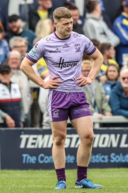 Jake Thewlis of Warrington Wolves during the Betfred Super League Round 11 match Wakefield Trinity vs Warrington Wolves at DIY Kitchens Stadium, Wakefield, United Kingdom, 18th May 2025

(Photo by Alfie Cosgrove/News Images)