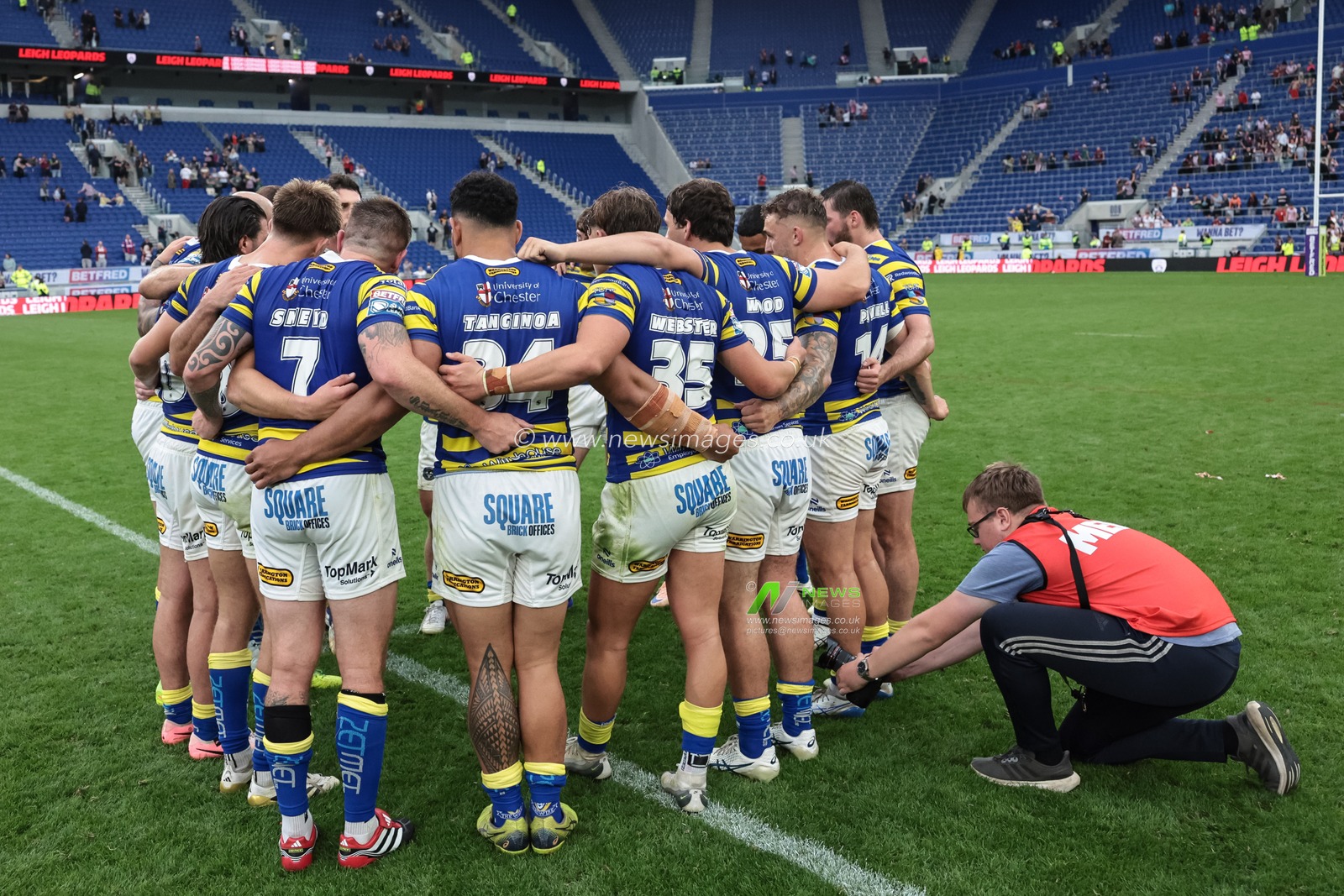 Warrington group huddle after losing during the Betfred Super League Magic Weekend match Leigh Leopards vs Warrington Wolves at Hill Dickinson Stadium, Liverpool, United Kingdom on 04 July 2026

(Photo by Mark Cosgrove/News Images)