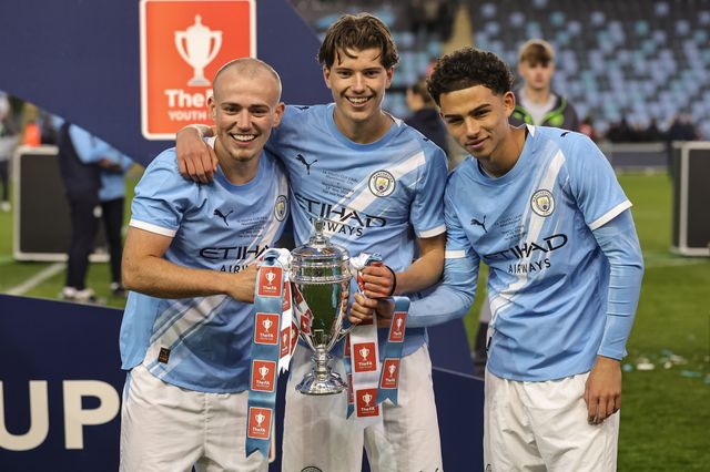 Manchester City lift The FA Youth Cup after beating Manchester United 2-1 during the FA Youth Cup Final match Manchester City U18 vs Manchester United U18 at Joie Stadium, Manchester, United Kingdom on 14 May 2026

(Photo by Mark Cosgrove/News Images)