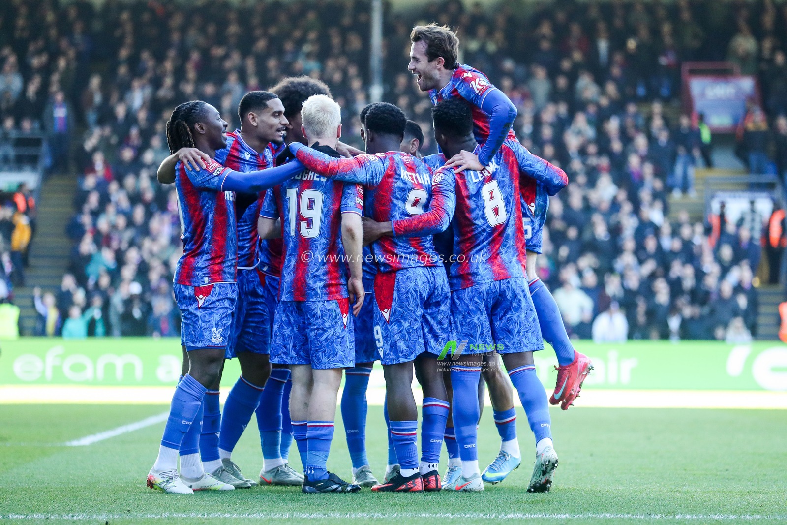 Crystal Palace celebrates the goal to make it 1-0 during the Emirates FA Cup 5th Round match Crystal Palace vs Millwall at Selhurst Park, London, United Kingdom, 1st March 2025

(Photo by Izzy Poles/News Images)