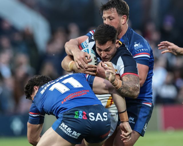 Nick Čotrić of Catalans Dragons is tackled by Tyson Smoothy of Wakefield Trinity during the Betfred Super League round 11 match Wakefield Trinity vs Catalans Dragons at DIY Kitchens Stadium, Wakefield, United Kingdom on 15 May 2026

(Photo by Mark Cosgrove/News Images)
