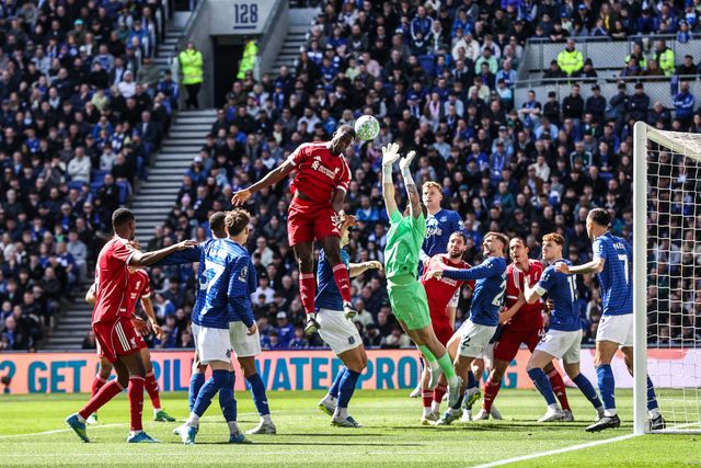 Everton goalkeeper Jordan Pickford punches the ball clear during the Premier League match Everton vs Liverpool at Hill Dickinson Stadium, Liverpool, United Kingdom on 19 April 2026

(Photo by Alfie Cosgrove/News Images)