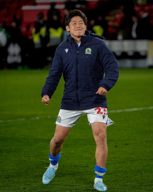 Yuki Ohashi of Blackburn Rovers applauds the fans after the final whistle  during the Sky Bet Championship match Sheffield United vs Blackburn Rovers at Bramall Lane, Sheffield, United Kingdom on 22 April 2026

(Photo by Maynard Manyowa/News Images)