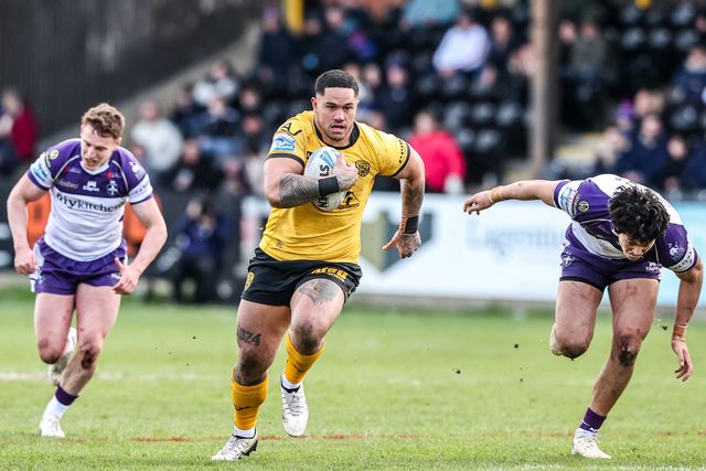 Renouf Atoni of Castleford Tigers breaks with the ball during the Betfred Super League round 7 match Castleford Tigers vs Wakefield Trinity at OneBore Stadium, Castleford, Untied Kingdom on 05 April 2026

(Photo by Alfie Cosgrove/News Images)
