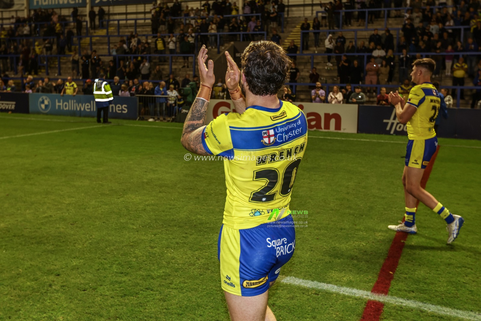 Connor Wrench of Warrington Wolves applauds the fans after the game during the Betfred Super League Round 12 match Warrington Wolves vs Hull KR at Halliwell Jones Stadium, Warrington, United Kingdom, 23rd May 2025

(Photo by Alfie Cosgrove/News Images)