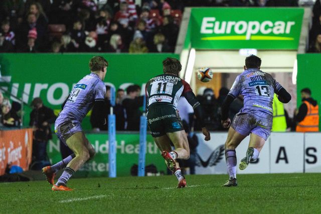 Will Knight of Gloucester Rugby, Ollie Hassell-Collins of Leicester Tigers and Will Butler of Gloucester Rugby during the Gallagher Premiership match Leicester Tigers vs Gloucester Rugby at Mattioli Woods Welford Road Stadium, Leicester, United Kingdom, 19th December 2025

(Photo by Craig Evans/News Images)

*** GER AUT SUI OUT ***