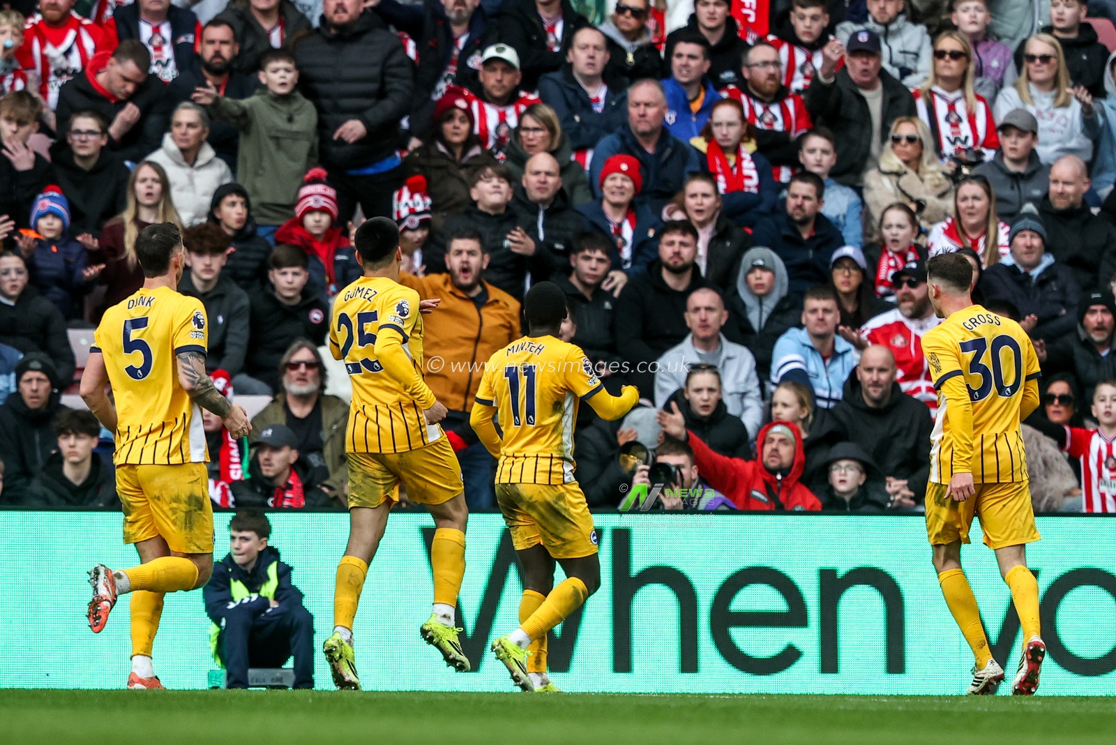 Yankuba Minteh of Brighton & Hove Albion celebrates his goal to make it 0-1 during the Premier League match Sunderland vs Brighton & Hove Albion at Stadium Of Light, Sunderland, United Kingdom on 14 March 2026

(Photo by Alfie Cosgrove/News Images)