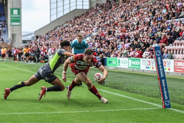 Jake Wardle of Wigan Warriors goes over for a try during the Betfred Super League round 20 match Wigan Warriors vs Catalans Dragons at The Brick Community Stadium, Wigan, United Kingdom, 25th July 2025

(Photo by Alfie Cosgrove/News Images)