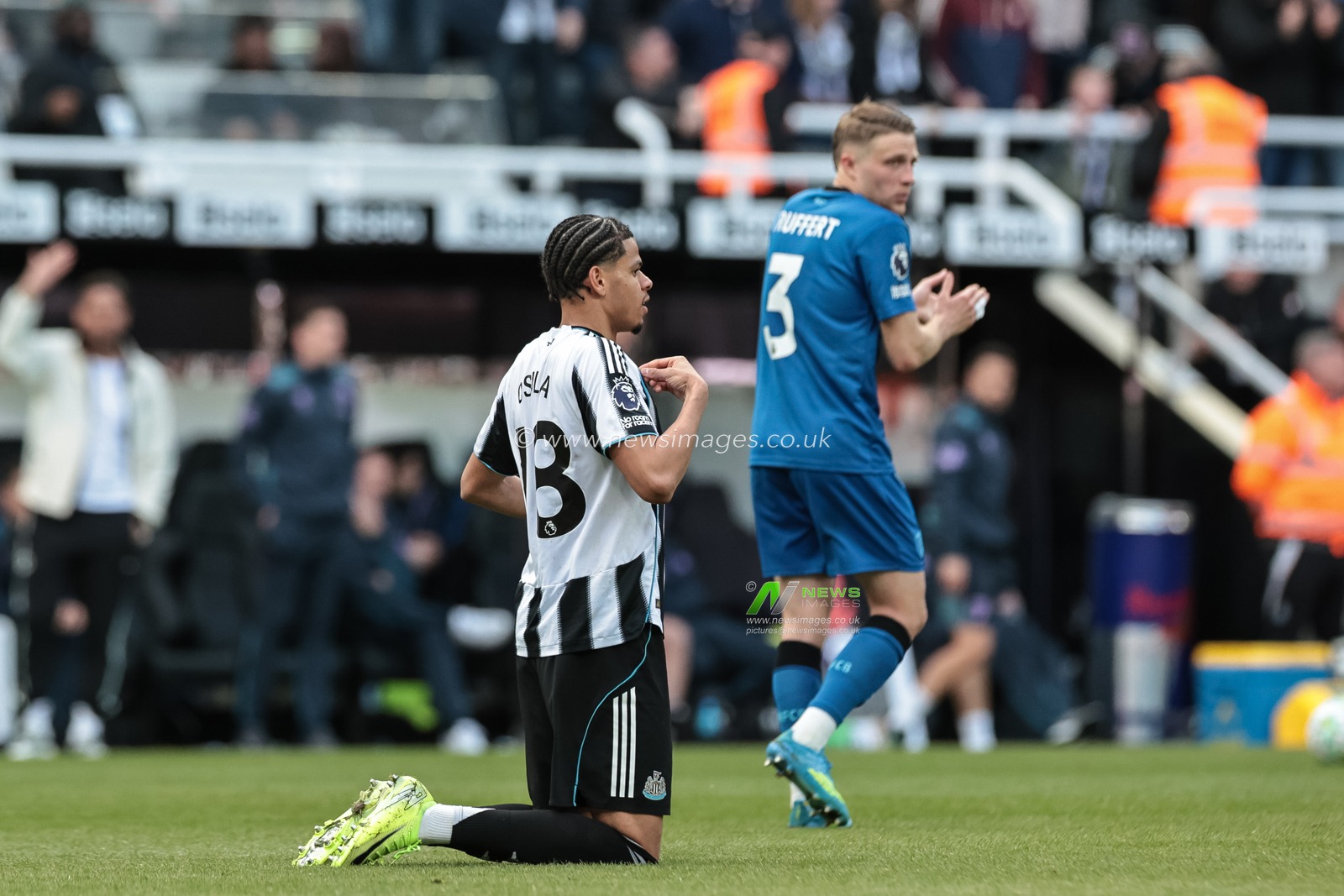 William Osula of Newcastle Untied celebrates his goal to make it 1-1 during the Premier League match Newcastle Untied vs Bournemouth at St. James's Park, Newcastle, United Kingdom on 18 April 2026

(Photo by Mark Cosgrove/News Images)