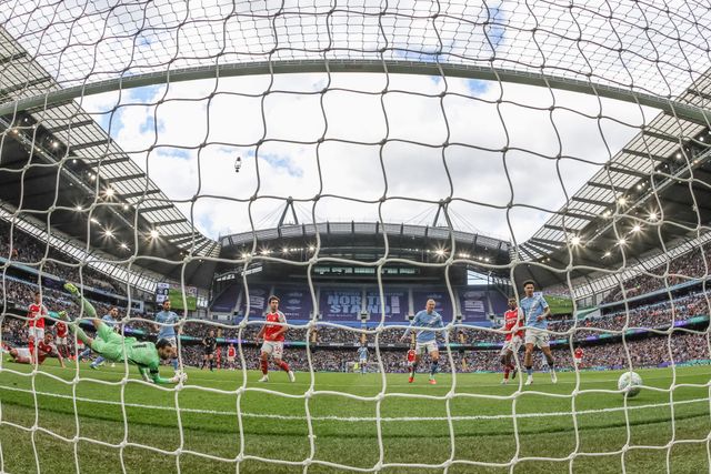 Rayan Cherki of Manchester City scores to make it 1-0 during the Premier League match Manchester City vs Arsenal at Etihad Stadium, Manchester, United Kingdom on 19 April 2026

(Photo by Mark Cosgrove/News Images)