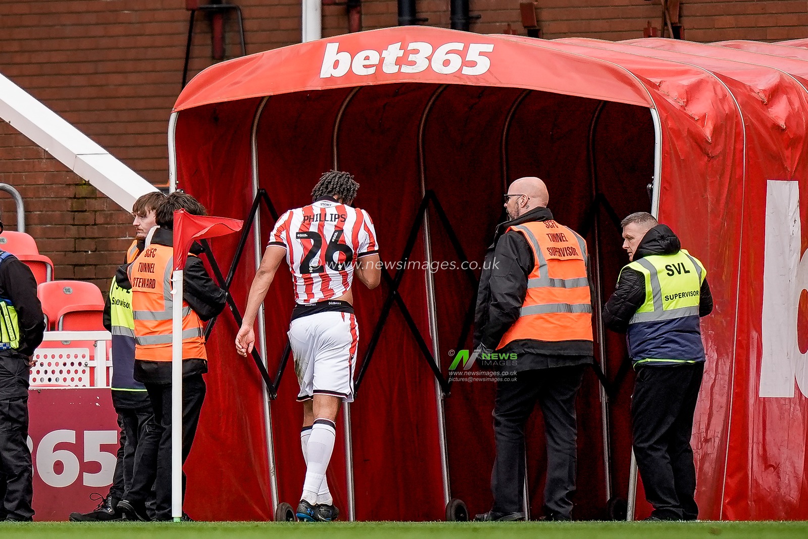 Ashley Phillips of Stoke City is sent off after a second yellow card and walks down the tunnel during the Sky Bet Championship match Stoke City vs Blackburn Rovers at Bet365 Stadium, Stoke On Trent, United Kingdom on 11 April 2026

(Photo by Maynard Manyowa/News Images)