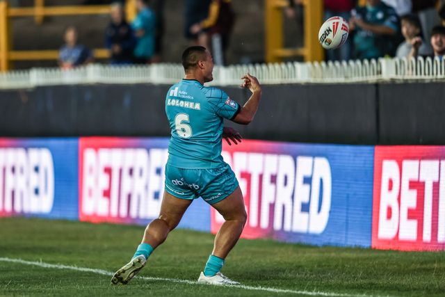 Tui Lolohea of Huddersfield Giants celebrates his try during the Betfred Super League round 17 match Castleford Tigers vs Huddersfield Giants at The Mend-A-Hose Jungle, Castleford, United Kingdom, 3rd July 2025

(Photo by Alfie Cosgrove/News Images)