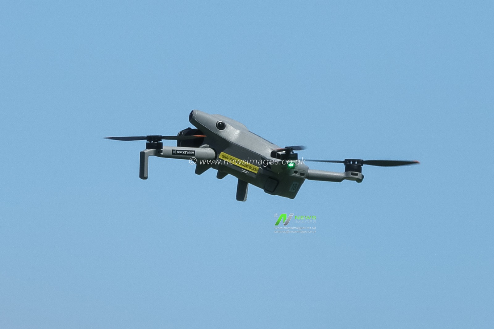 A drone records the game as it flys over the pitch during the 2nd Rothesay Test Match Day 1 match England vs New Zealand at The Kia Oval, London, United Kingdom on 17 June 2026

(Photo by Mark Cosgrove/News Images)