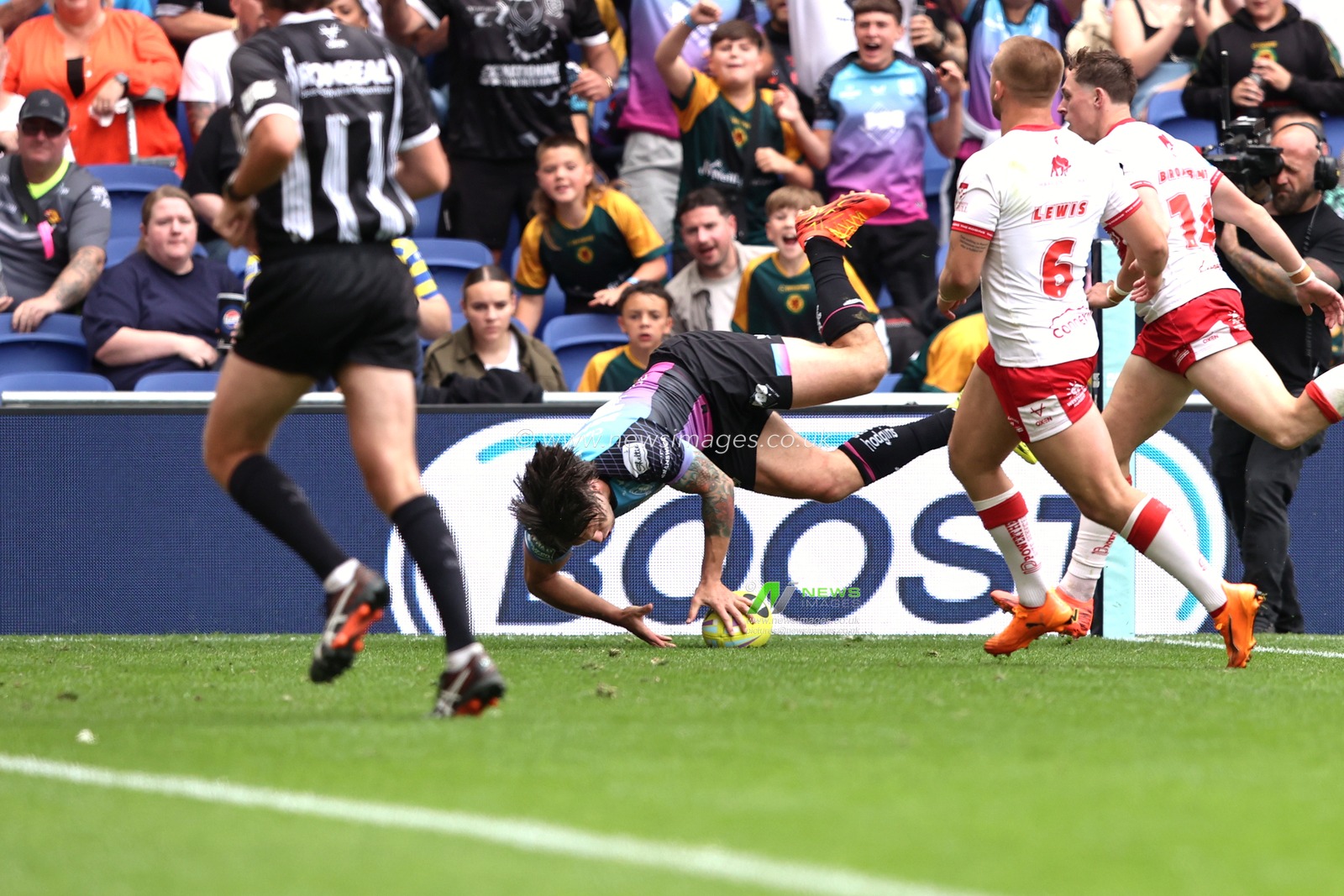 Tom Briscoe of Hull FC goes over for a try during the Betfred Super League Magic Weekend match Hull KR vs Hull FC at Hill Dickinson Stadium, Liverpool, United Kingdom on 04 July 2026

(Photo by Alfie Cosgrove/News Images)