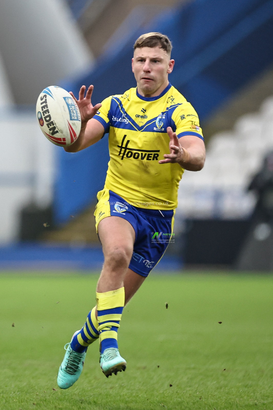 George Williams of Warrington Wolves in action during the Betfred Super League Round 1 match Huddersfield Giants vs Warrington Wolves at John Smith's Stadium, Huddersfield, United Kingdom, 16th February 2025

(Photo by Mark Cosgrove/News Images)