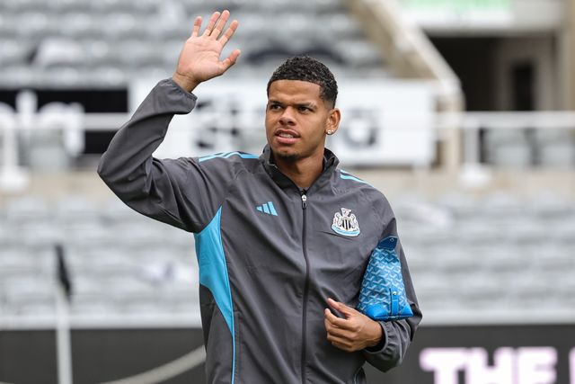 William Osula of Newcastle Untied arrives during the Pre-season friendly Newcastle United vs Espanyol at St. James's Park, Newcastle, United Kingdom, 8th August 2025

(Photo by Mark Cosgrove/News Images)