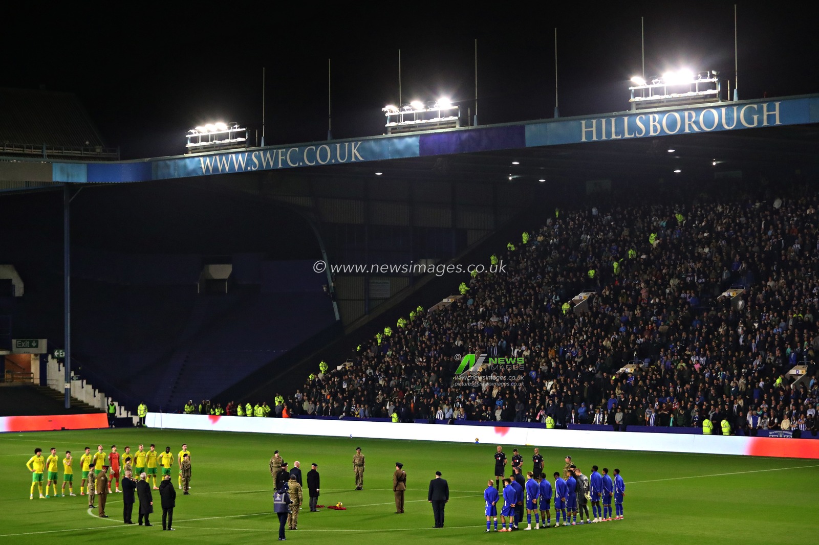 Both teams observe the Last Post before the Sky Bet Championship match Sheffield Wednesday vs Norwich City at Hillsborough, Sheffield, United Kingdom, 5th November 2025(Photo by Sam Eaden/News Images)*** GER AUT SUI OUT ***