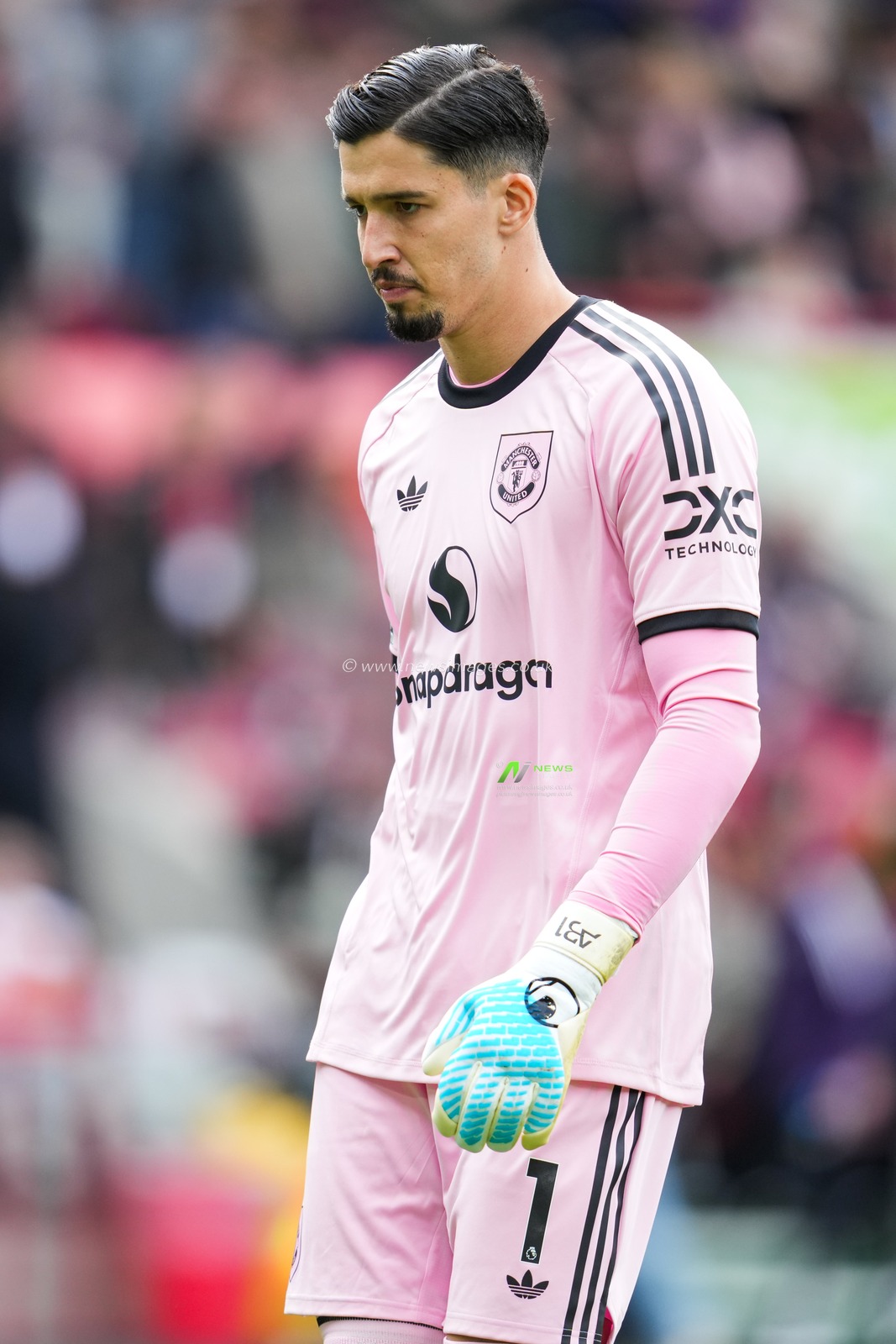 Altay Bayindir of Manchester United during the Premier League match Brentford vs Manchester United at The Gtech Community Stadium, London, United Kingdom, 27th September 2025

(Photo by Harvey Murphy/News Images)
