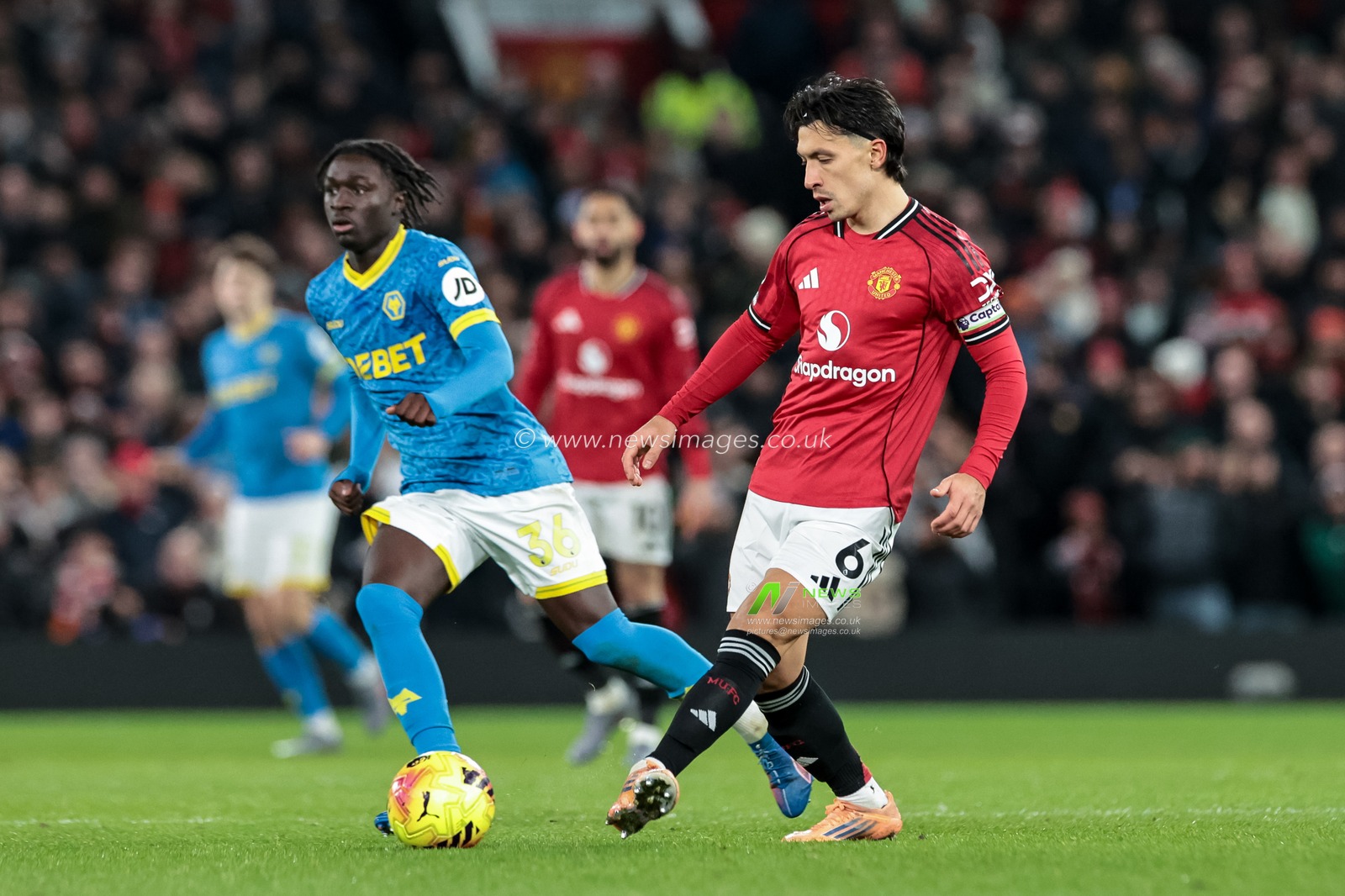 Lisandro Martinez of Manchester United passes the ball during the Premier League match Manchester United vs Wolverhampton Wanderers at Old Trafford, Manchester, United Kingdom, 30th December 2025

(Photo by Mark Cosgrove/News Images)

*** GER AUT SUI OUT ***
