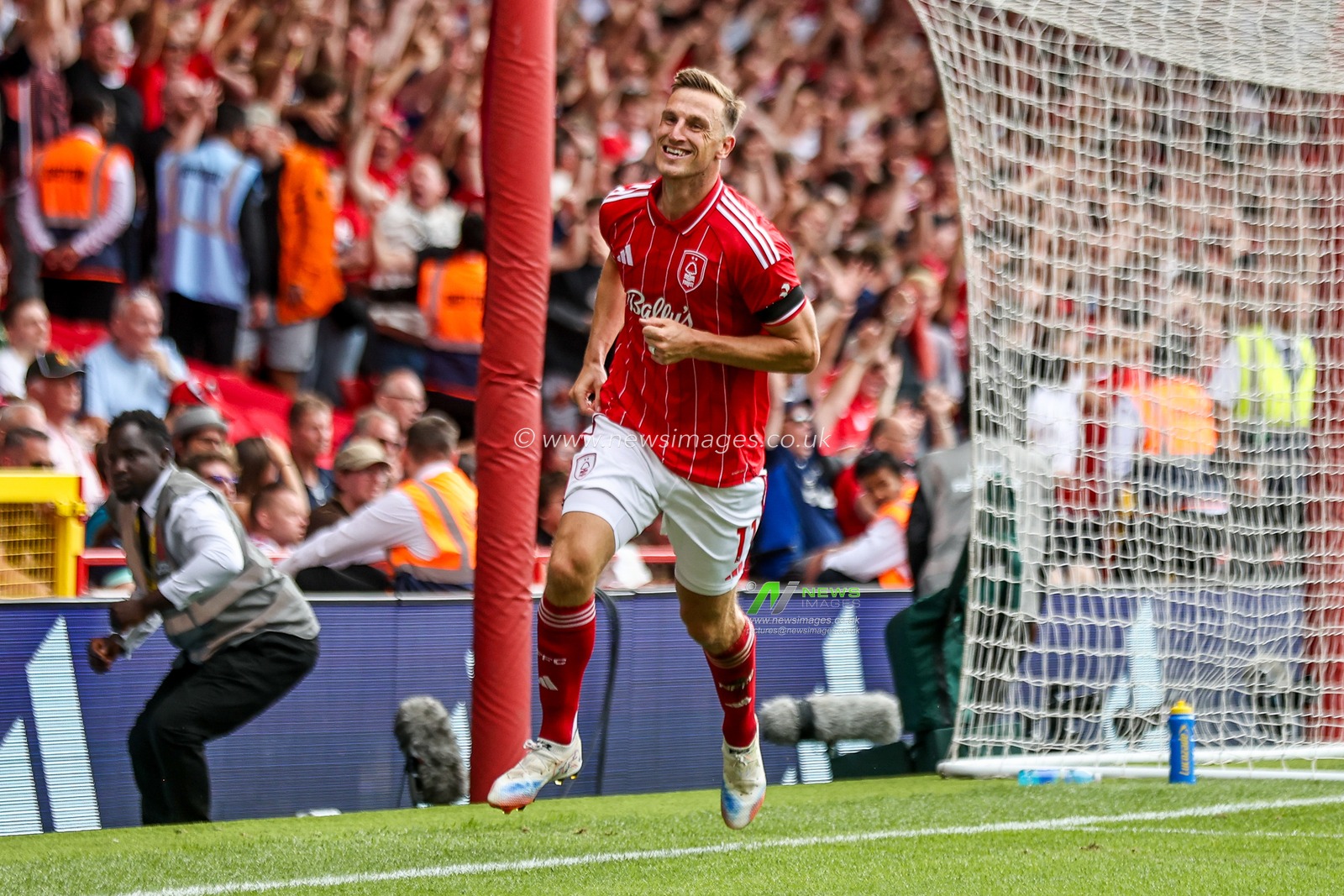 Chris Wood of Nottingham Forest celebrates his goal to make it 3-0 during the Premier League match Nottingham Forest vs Brentford at City Ground, Nottingham, United Kingdom, 17th August 2025

(Photo by Alfie Cosgrove/News Images)