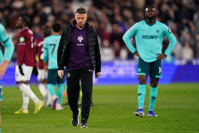 Rob Edwards manager of Wolverhampton Wanderers frustrated at full time after defeat during the Premier League match West Ham United vs Wolverhampton Wanderers at London Stadium, London, United Kingdom on 10 April 2026

(Photo by Harvey Murphy/News Images)