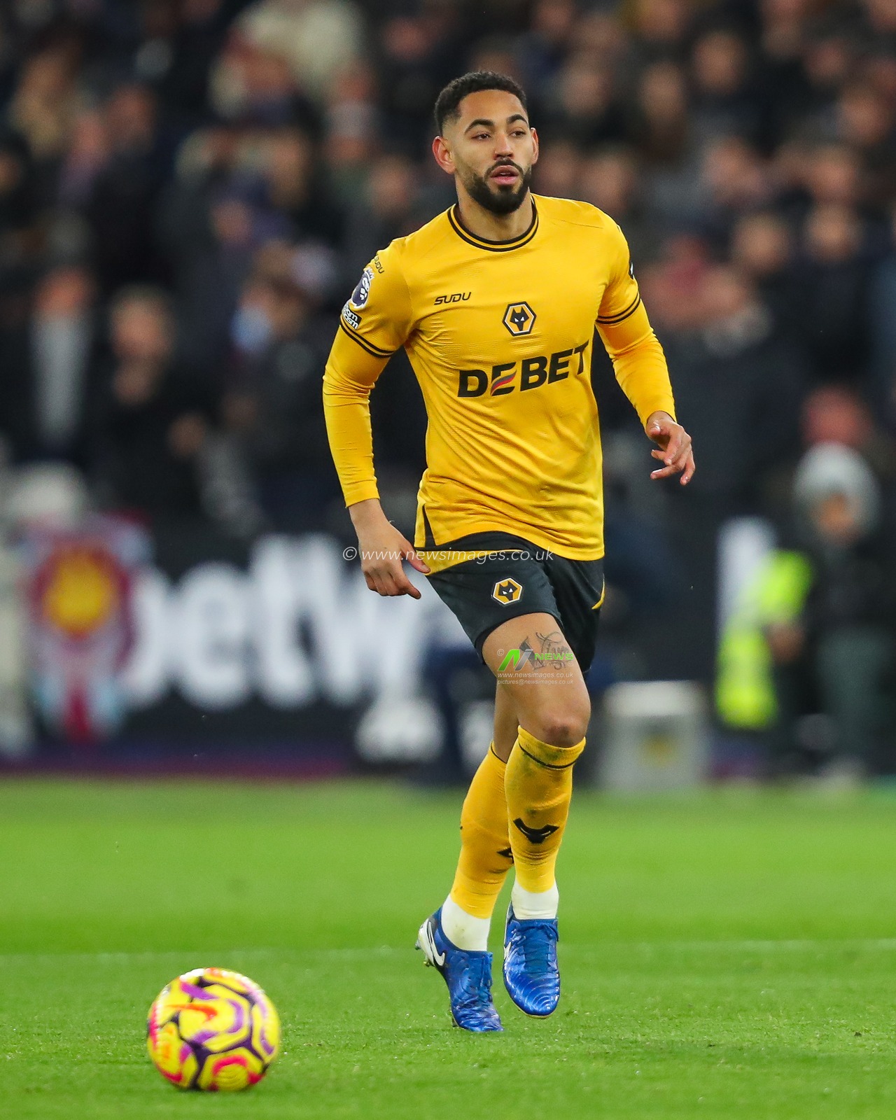Matheus Cunha of Wolverhampton Wanderers in action during the Premier League match West Ham United vs Wolverhampton Wanderers at London Stadium, London, United Kingdom, 9th December 2024

(Photo by Izzy Poles/News Images)