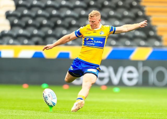 Mikołaj Oledzki of Leeds Rhinos in the pre-game warm up  during the Betfred Super League Round 24 match Hull FC vs Leeds Rhinos at MKM Stadium, Hull, United Kingdom, 30th August 2025

(Photo by Richard Bierton/News Images)