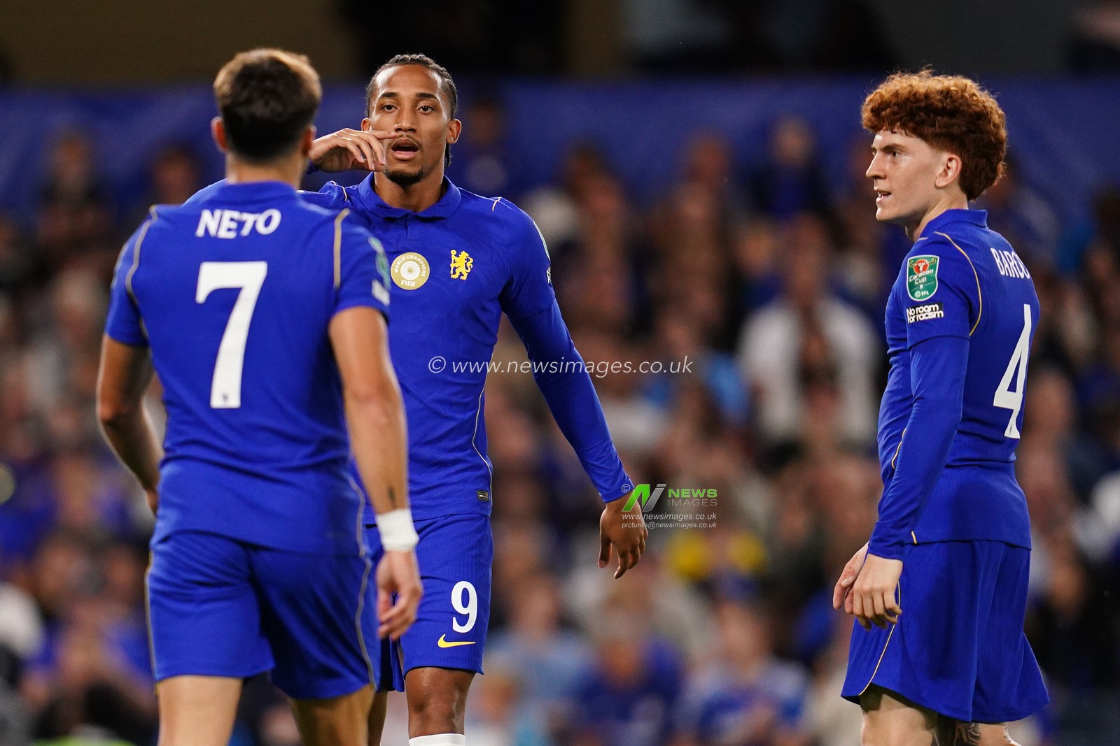 Joao Pedro of Chelsea communicates with Pedro Neto of Chelsea during the Carabao Cup round 2 match Chelsea vs Luton Town at Stamford Bridge, London, United Kingdom on 27 August 2026

(Photo by Harvey Murphy/News Images)