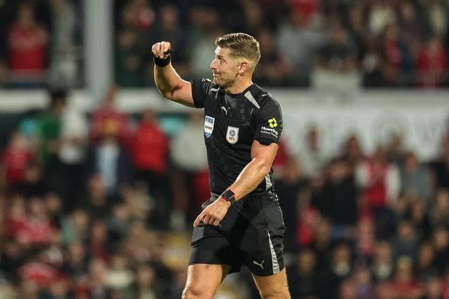 Referee Robert Jones during the Sky Bet Championship match Wrexham vs Birmingham City at The Racecourse Ground, Wrexham, United Kingdom on 28 August 2026

(Photo by Mark Cosgrove/News Images)