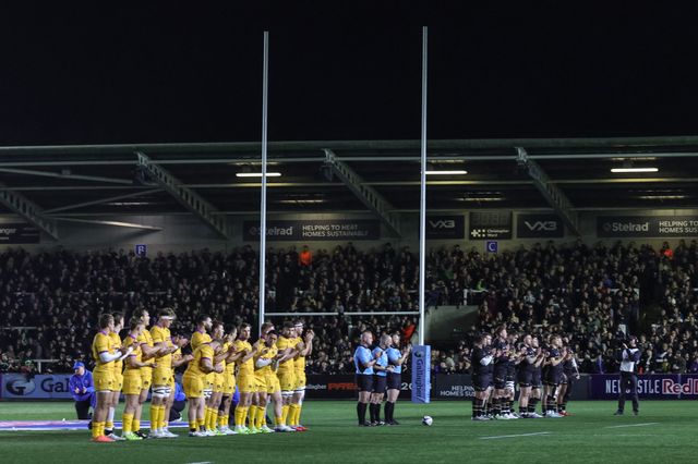 Players officials and fans hold a minutes applause as they remember former Newcastle head coach Peter Russell during the Gallagher Premiership match Newcastle Red Bulls vs Northampton Saints at Kingston Park, Newcastle, United Kingdom, 17th October 2025

(Photo by Mark Cosgrove/News Images)