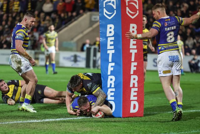 Ben Currie goes over for his 100th Warrington Wolves try during the Betfred Super League Round 4 match York Knights vs Warrington Wolves at LNER Community Stadium, York, United Kingdom on 06 March 2026

(Photo by Mark Cosgrove/News Images)
