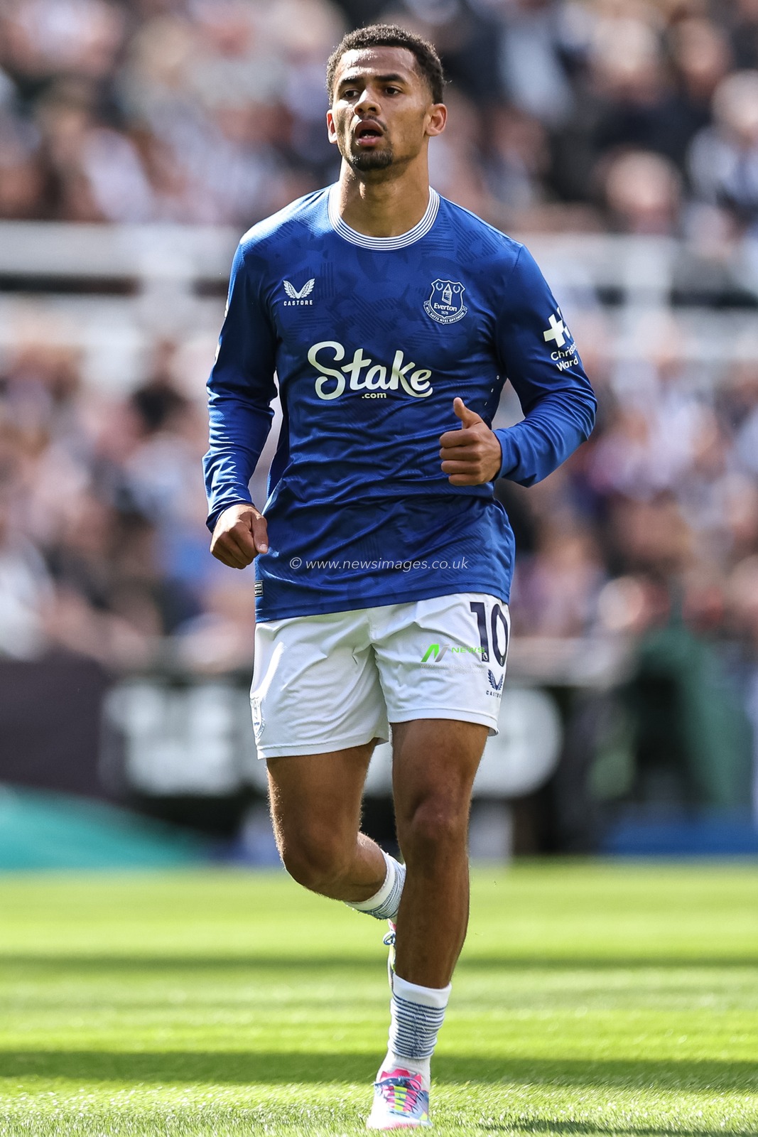 Iliman Ndiaye of Everton during the Premier League match Newcastle United vs Everton at St. James's Park, Newcastle, United Kingdom, 25th May 2025

(Photo by Mark Cosgrove/News Images)